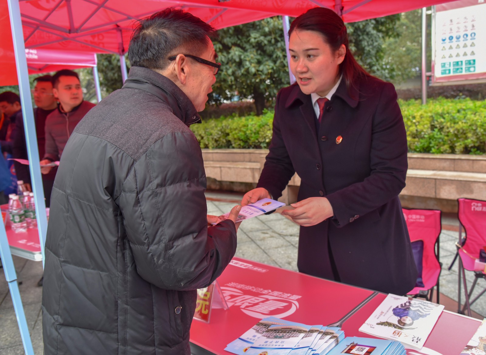 党组副书记、副检察长李俊俊介绍公益诉讼知识.jpg