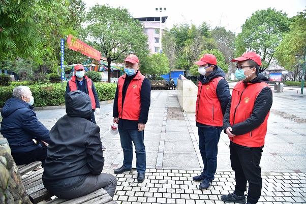 向市民宣传防疫知识.jpg