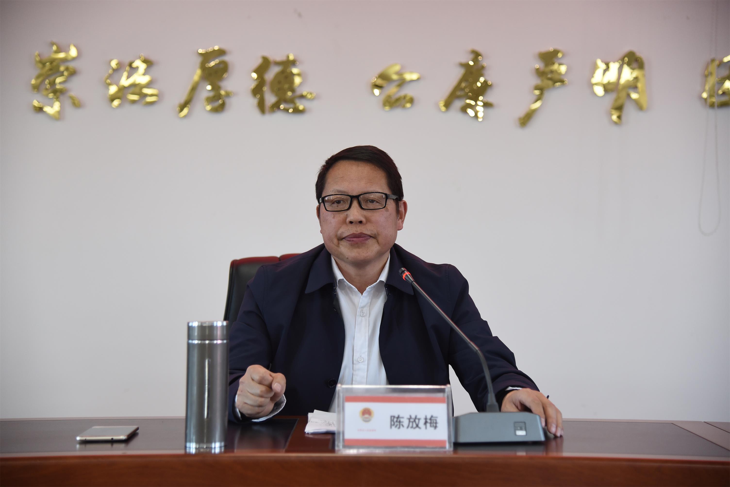 县纪委正科级纪检员陈放梅讲课.jpg